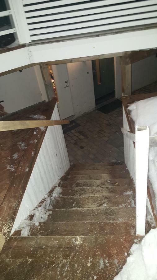 Apartment Near The Airport Тромсьо Екстериор снимка